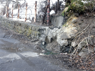 道路脇に湯気