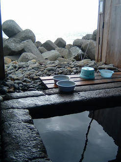 湯船から海を望む