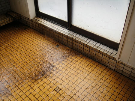 お湯が溢れる