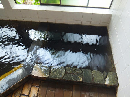 小さな湯船