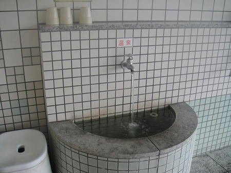 飲泉場