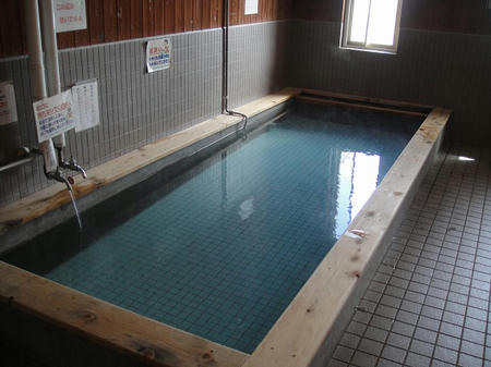 長い湯船