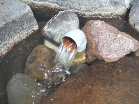 露天の湯口