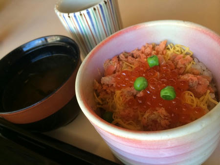 ご飯と味噌汁