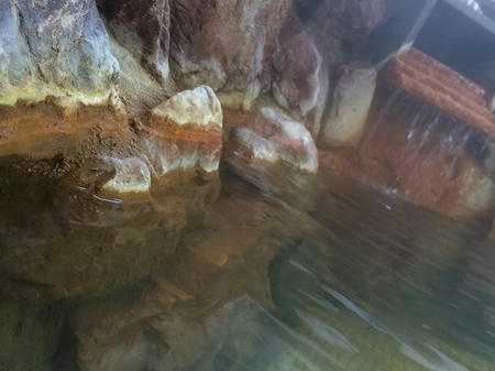 秋鹿鳴の湯の湯口