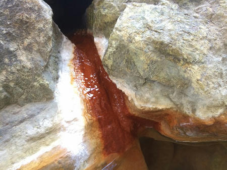 春鹿呼の湯の湯口