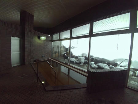 温泉浴槽