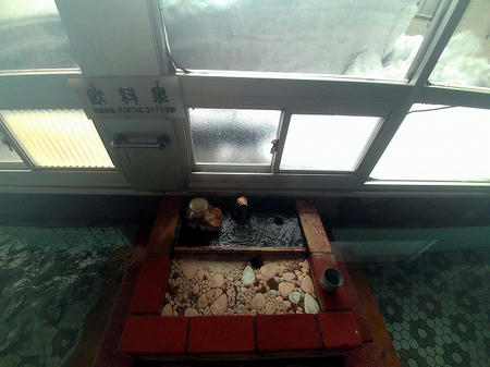 飲泉場
