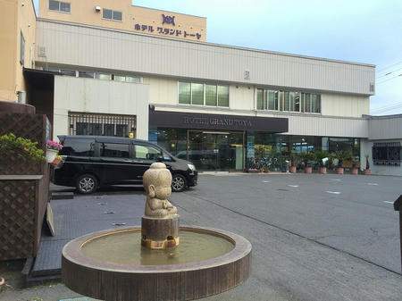 ホテルグランドトーヤ前