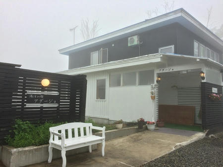 受付は新館で