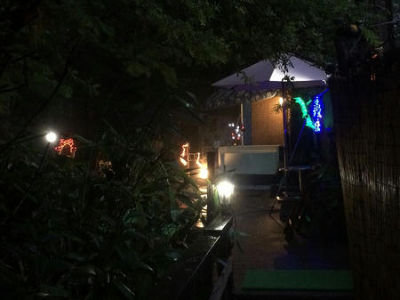 夜はネオン