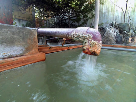 露天の湯口