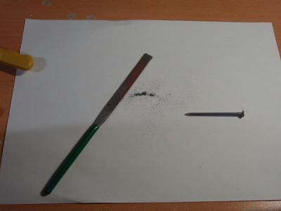 釘を削ってドライバーを作成