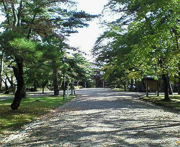 この場所にはお城も滝もあるらしい・・・次回見てみよう。