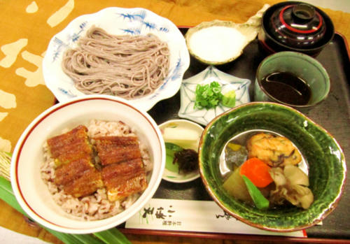 赤米の鰻丼と紫米のとろろそば