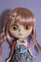 ちょっとギョロ目。