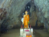 洞窟の中の仏様