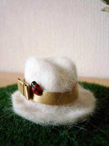 hat03