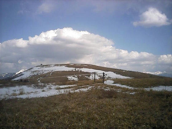 リフト乗り場から更にハイクしたら360度の展望が待っていた！まずは車山。