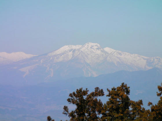 妙高山と杉の原　カルデラがはっきり判る角度
