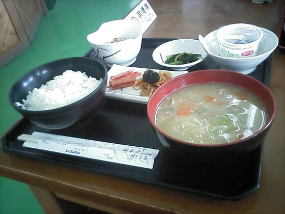 トン汁定食＠820　食事は標高2600ｍを考慮すれば妥当な価格でした。飲み物は若干高め。