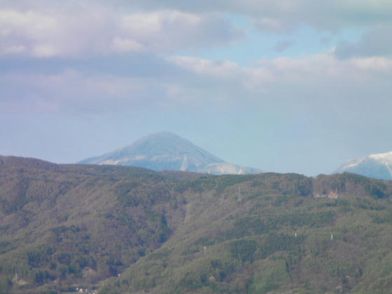蓼科山はうっすら白く