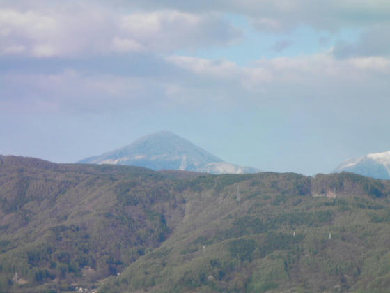 蓼科山はうっすら白く