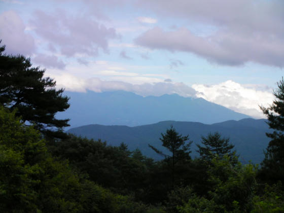 大城山では守屋山の陰で見えなかった八ヶ岳も見えました