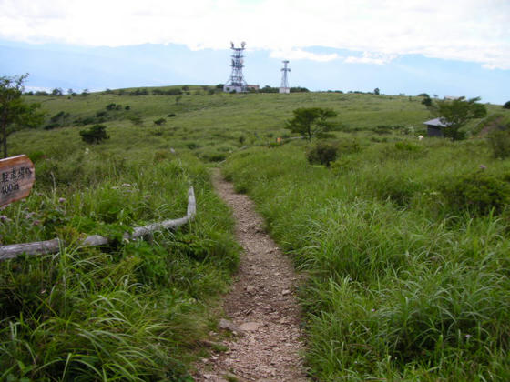 駐車場まで400mしかありません。登山というより散歩?