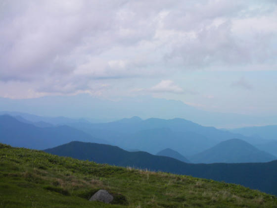 北方向の飯縄山～妙高山系と善光寺平