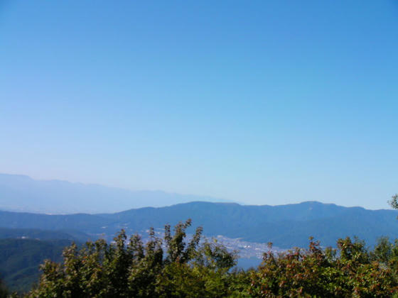 鹿島槍　五竜　唐松　白馬三山と手前の高ボッチ山　鉢伏山　諏訪湖