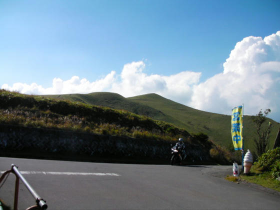 三峰山ドライブイン駐車場から見る三峰山ピーク