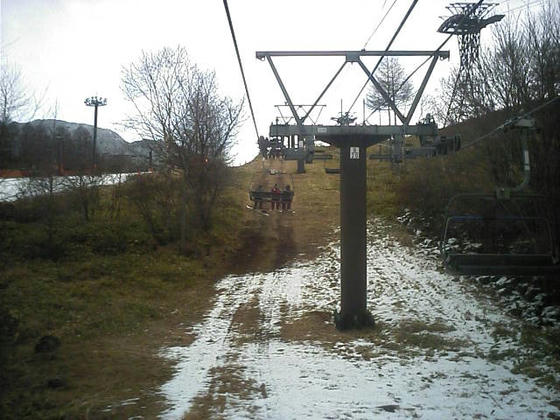 11:48 クワッド乗車中。自然降雪はほとんどありません
