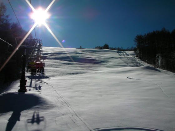 10：48　ラッツラッツ下部。積雪は50cm位ありそうだが地形が丸出し