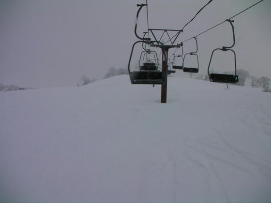 14：46　天候急変、雪が降ってきました