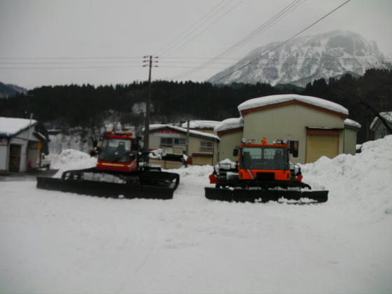 12：00　ボトムにあった圧雪車2台