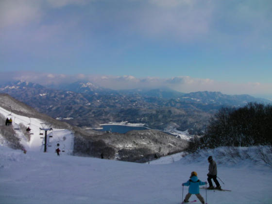 9：26　コース５TOPから。戸隠スキー場や妙高山も見えていました