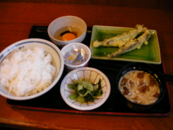 7:12　小布施PAの朝定食＠480　凡打がししゃもの天ぷらをいたく気に入ったようです