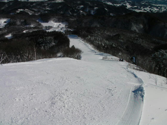 13：30　山頂直下からコース全景