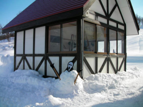 916　山頂リフト小屋の遊び心