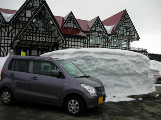 1042　駐車場内でも2m位の積雪量が！