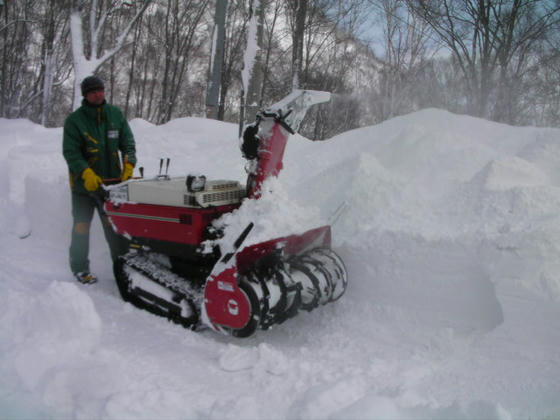 1041　ハンの木高速ペア乗場の除雪機。優に100cmは越えていました