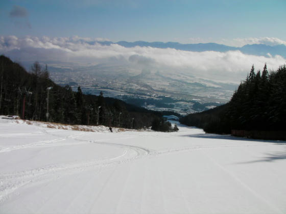 914　スキー場TOPより。良さそうな新雪が！