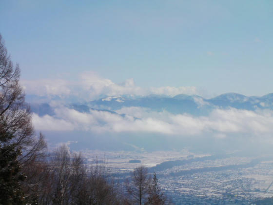 939　八ヶ岳方向はまだ雲の中でした。入笠山は見えました