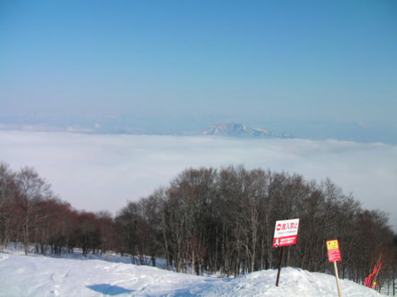 1503　左から野沢温泉、志賀高原一ノ瀬・高天、斑尾山(手前)志賀高原横手山等が見えました