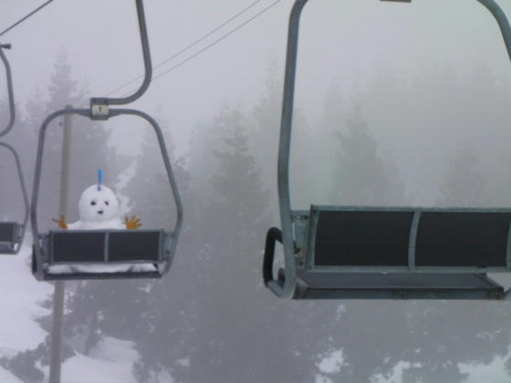 1257 雪だるまも乗車中です。顔は前後に付いていました(笑)