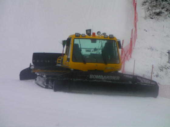 1023 圧雪車