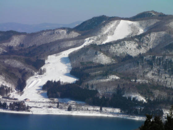 1459　対岸のyamabaGreen&SnowPark　あちらの方が滑走者が多く見えましたorz