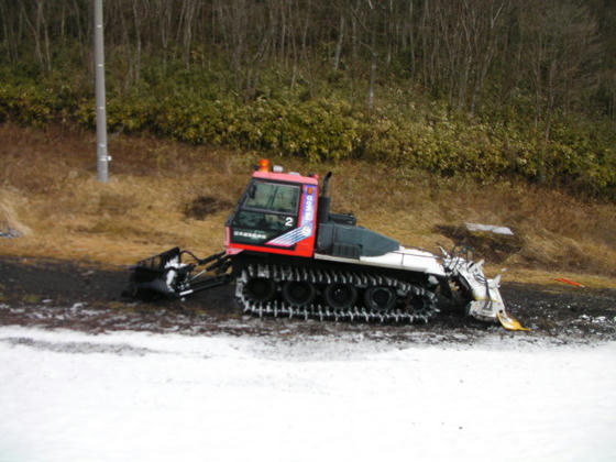 931　雪上にあってこそ雪上車。土の上にあると重機にしか見えないorz