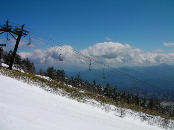 1201　東側、妙義山系。この左の陰に赤城山か？